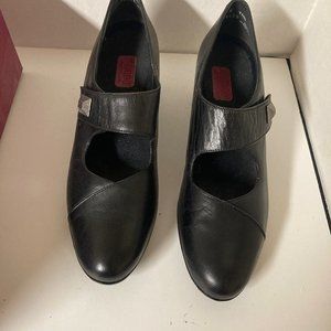 Munro American Shoes 10 1/2 SS Garbo